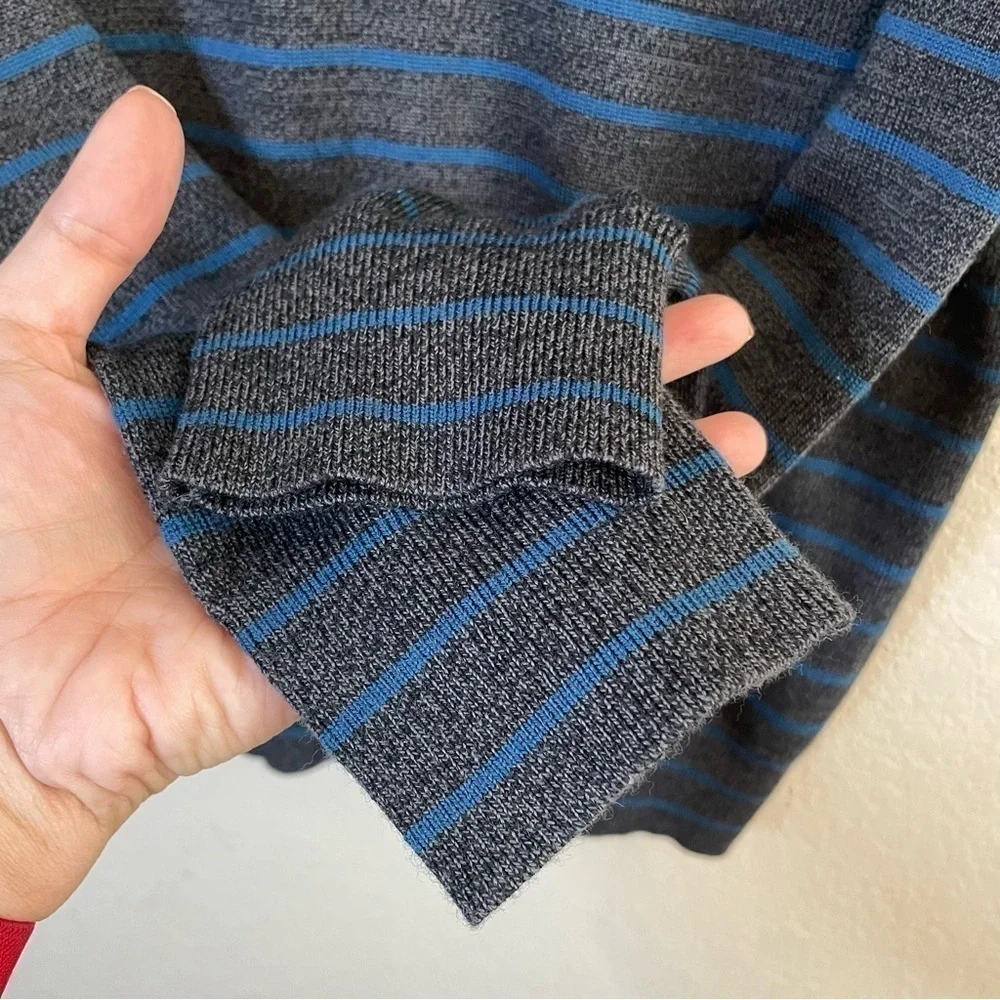 Banana Republic Extra Fine Italian Merino Wool Gray Blue Stripe V Neck Sweater